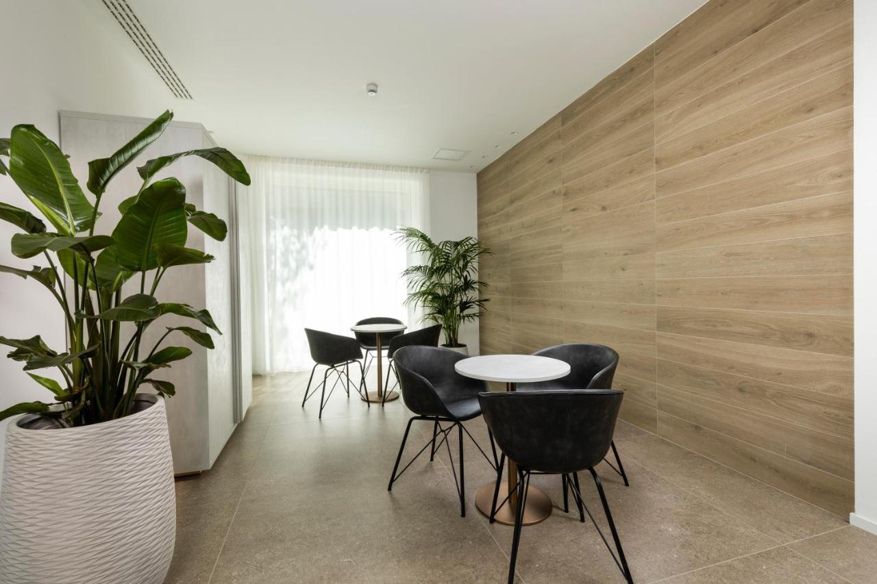 The Palm Riccione Aparthotel Bagian luar foto