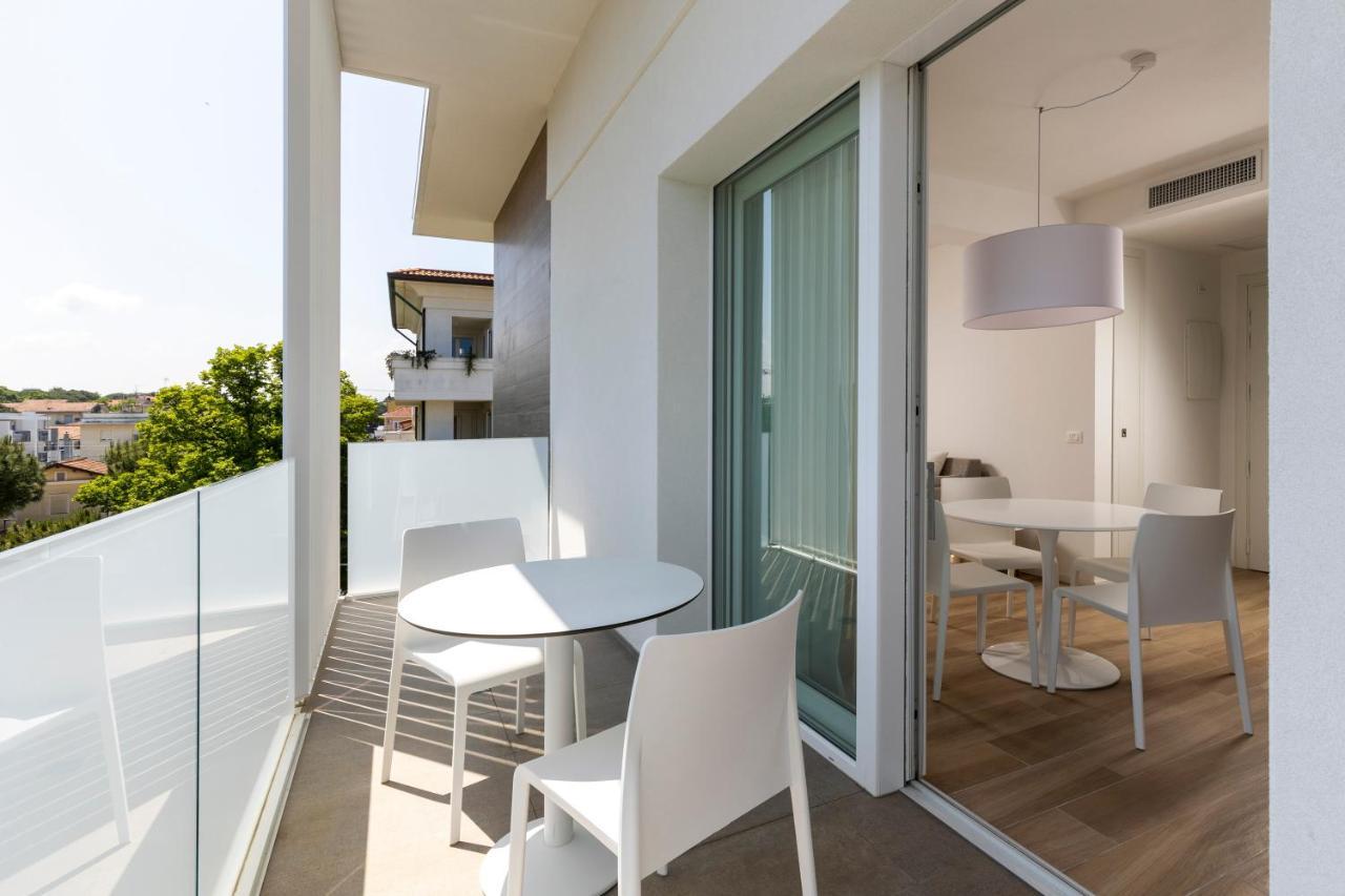 The Palm Riccione Aparthotel Bagian luar foto