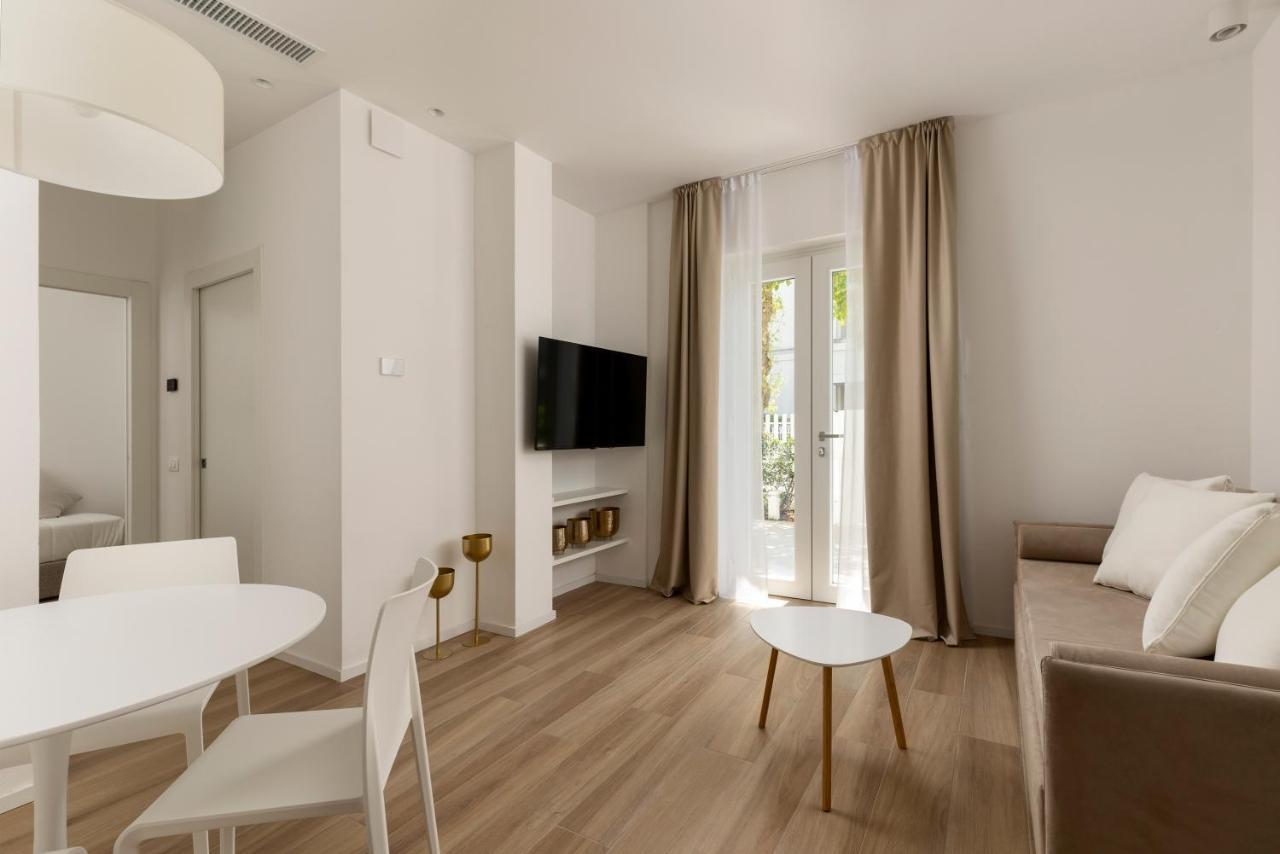 The Palm Riccione Aparthotel Bagian luar foto