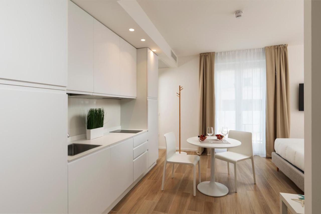 The Palm Riccione Aparthotel Bagian luar foto