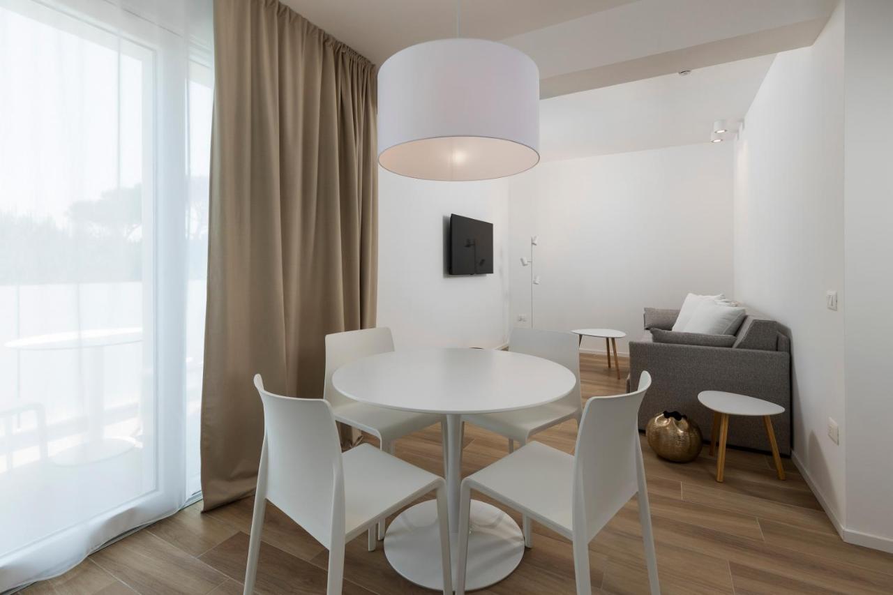 The Palm Riccione Aparthotel Bagian luar foto