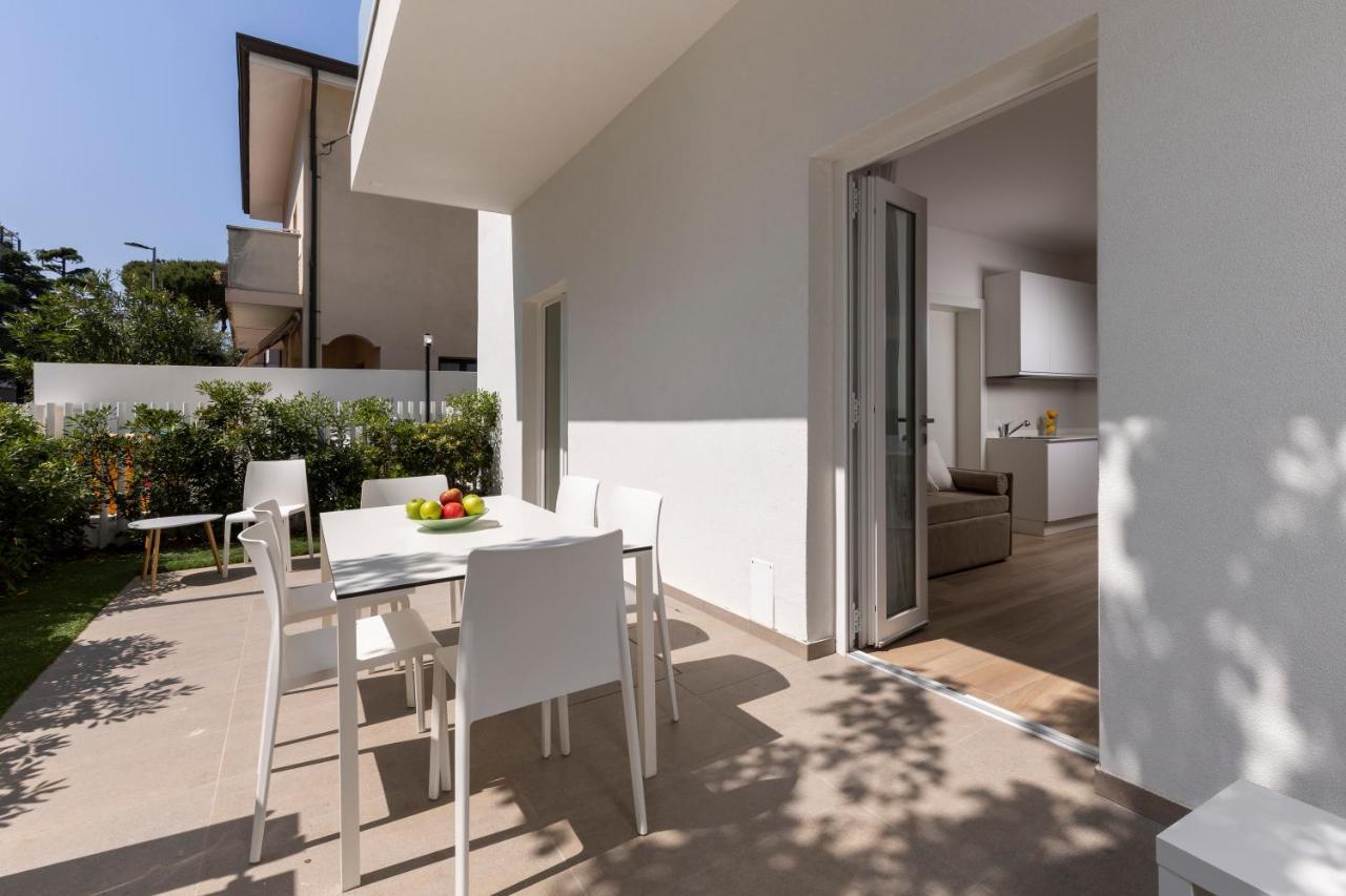 The Palm Riccione Aparthotel Bagian luar foto