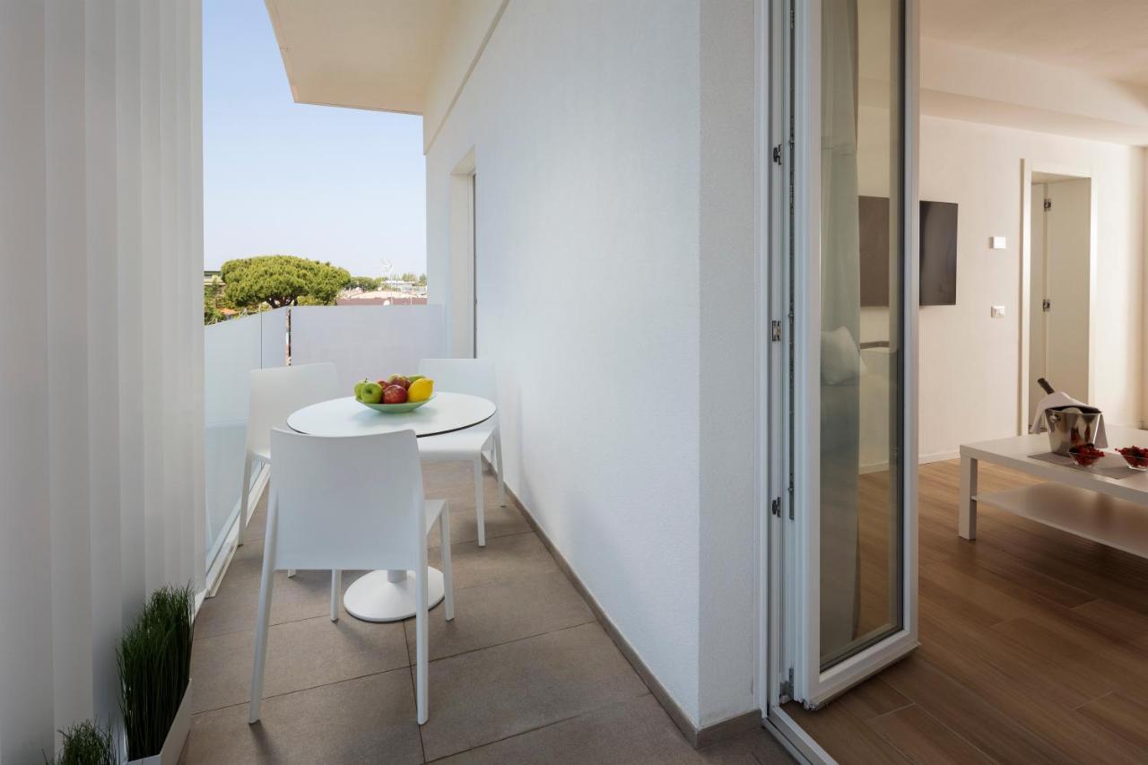 The Palm Riccione Aparthotel Bagian luar foto